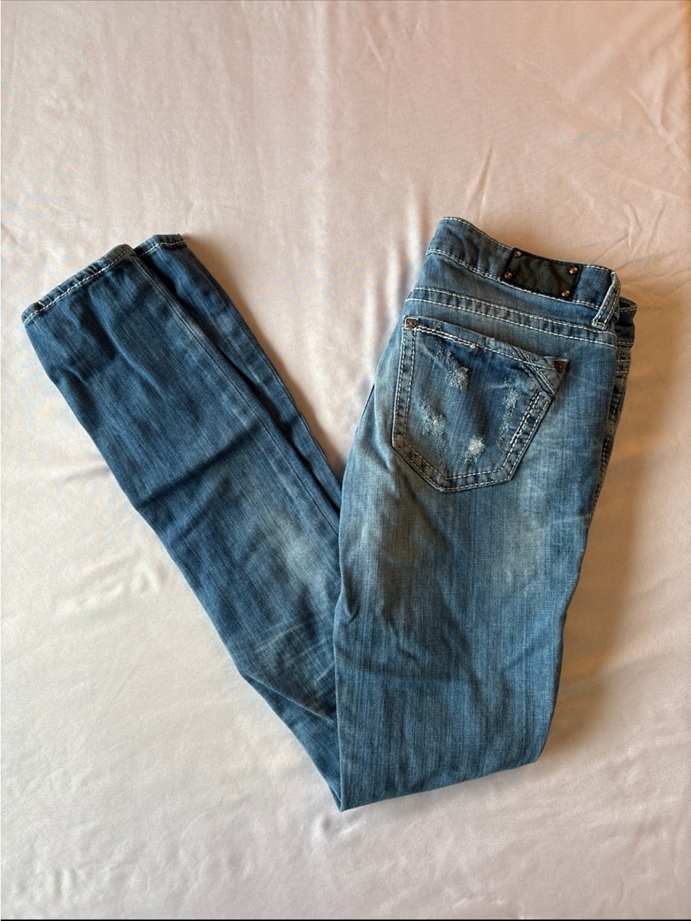 Buckle Women's Skinny Jeans in Medium Blue Wash